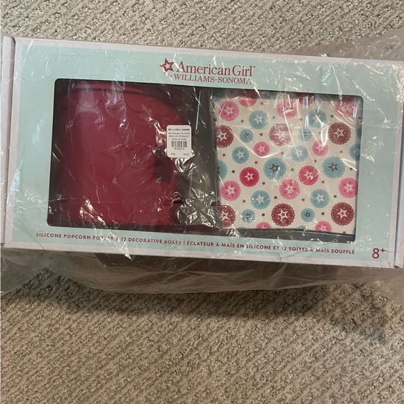 American‎ Girl by williams-sonoma Silicone Popcorn Popper & 12 Decorative Boxes - Picture 1 of 6
